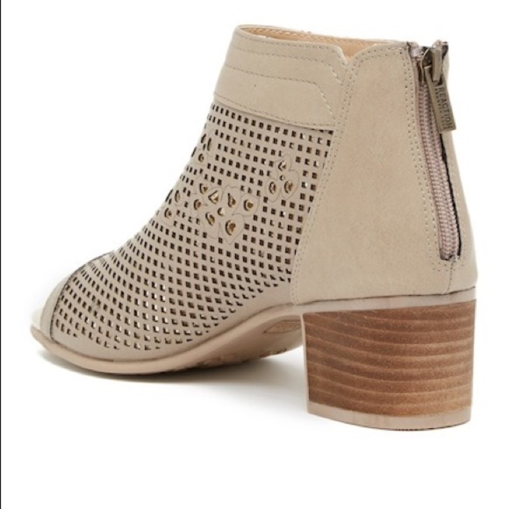 ☀️2/$25☀️ Kenneth Cole Girls Sandals - Picture 2 of 4